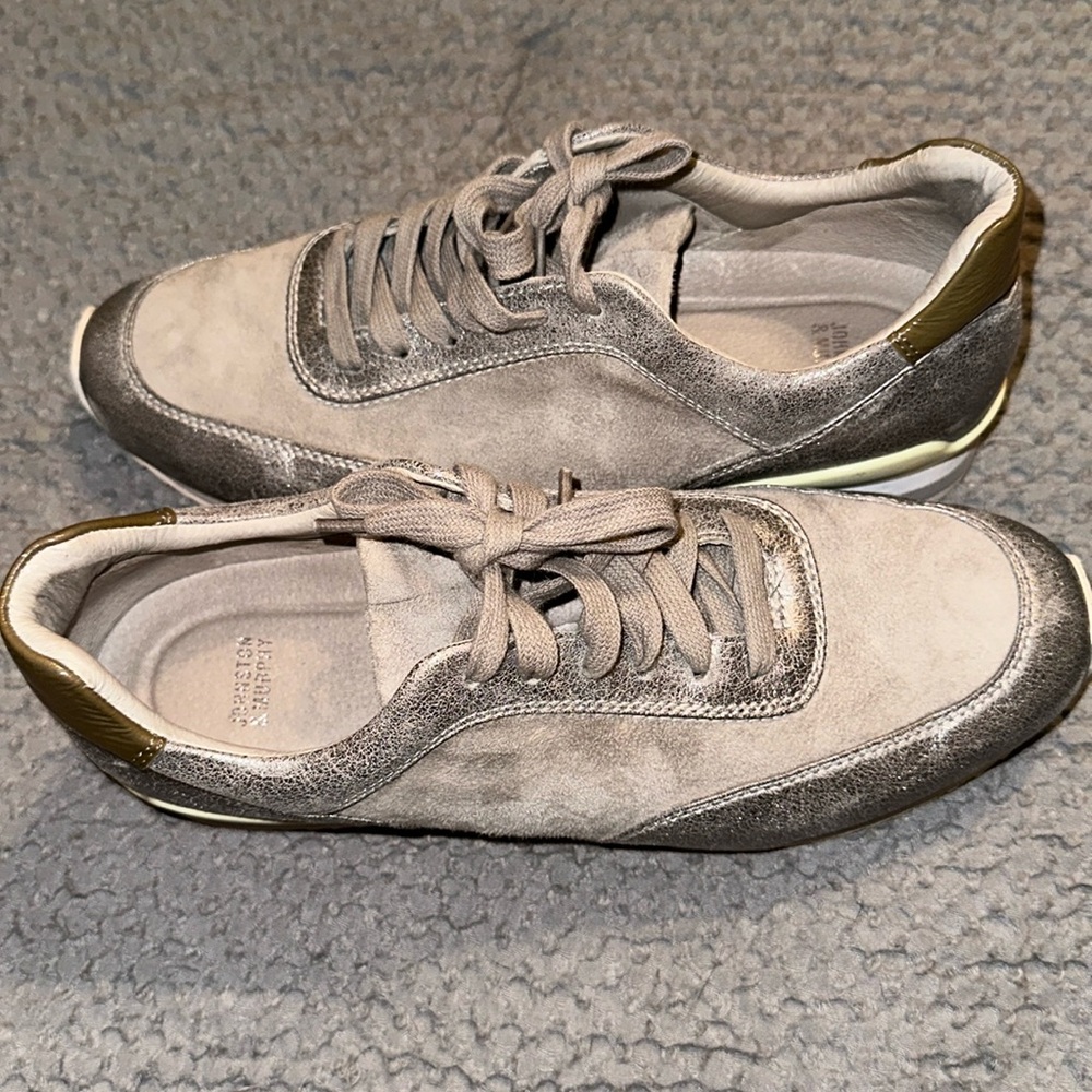 Johnston & Murphy women’s sneakers.Size 9. Worn once. Excellent condition!